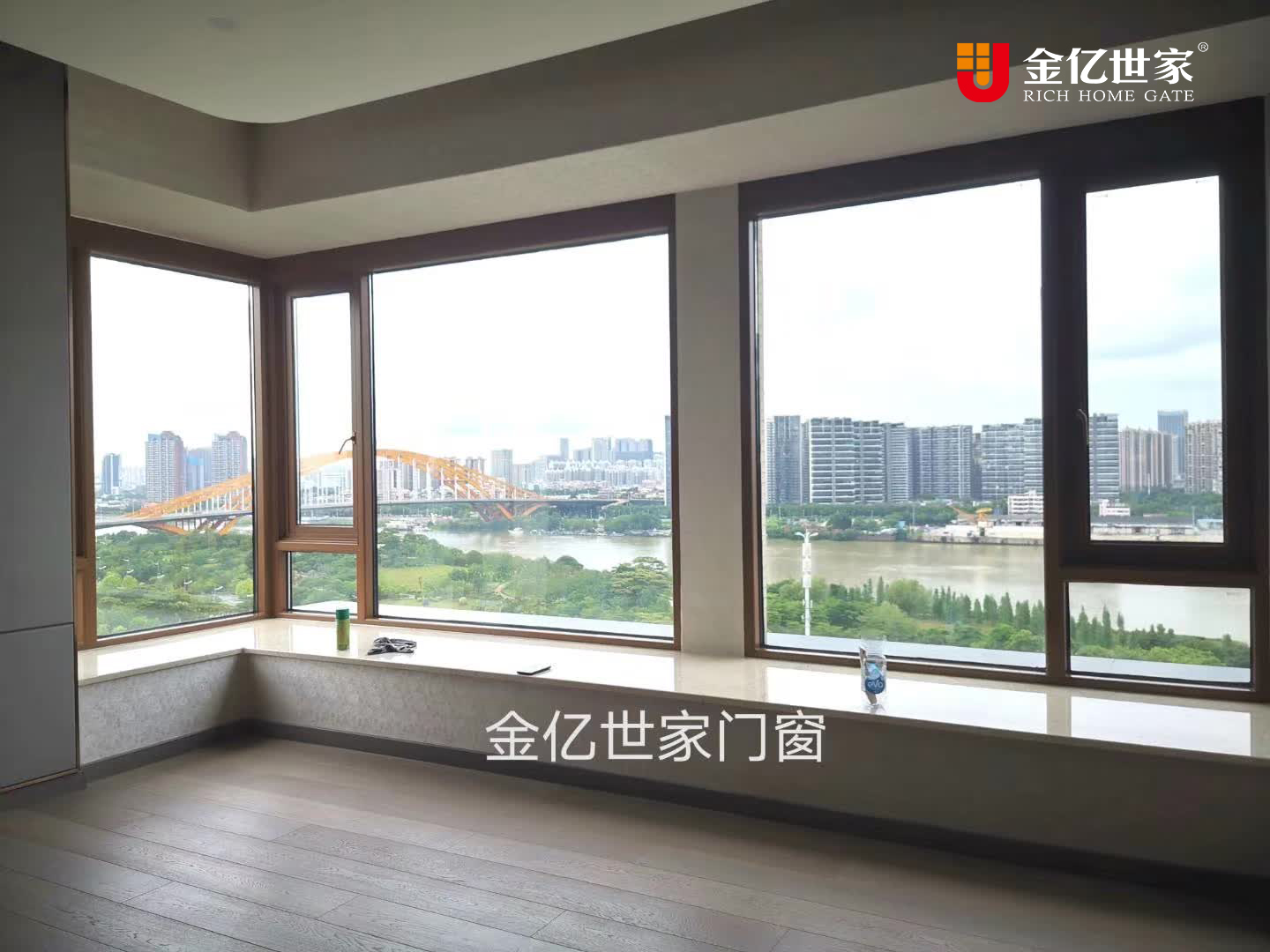 全屋門窗定制廠家金億世家門窗經典案例：超大面積玻璃 全視野江景
