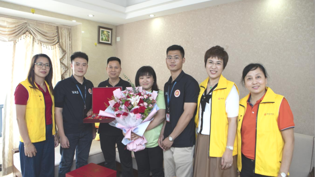 愛心企業(yè)金億世家隨石灣鎮(zhèn)街道走訪現(xiàn)役軍人父親，開展關(guān)愛工作！